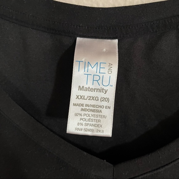 Time & Tru Black Side Ruched V-neck Maternity Top - Picture 7 of 15